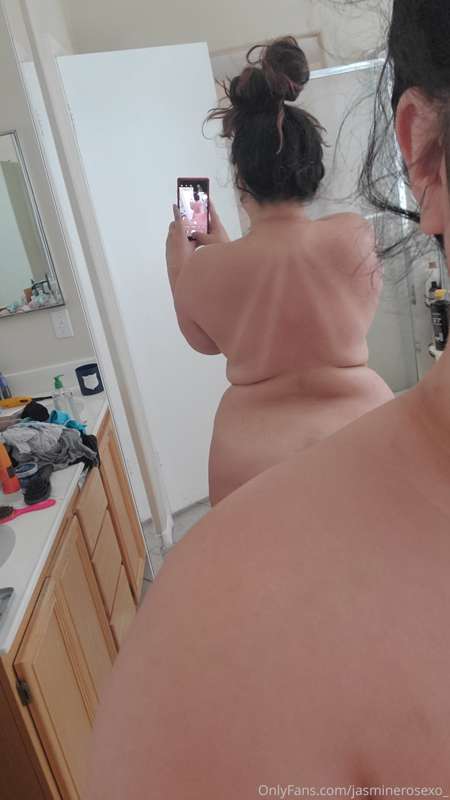 These damn tan lines lmao .. goodmorning! Im about to shower..