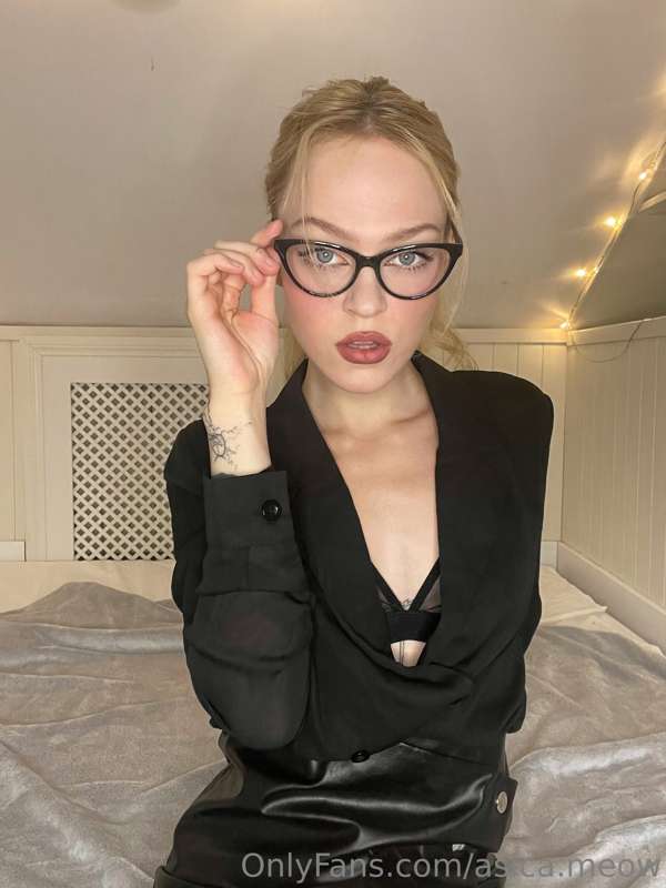 Should I leave just these sexy glasses on me?🥰