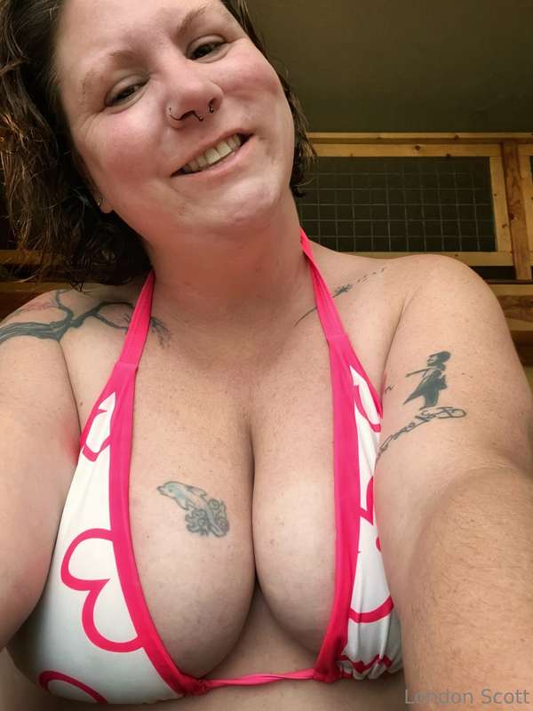 Hot tub anyone?? 😋