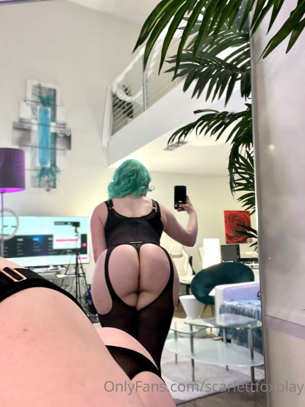 ***morning!!!***

Want to see a video of my 🍑 in this outfit..