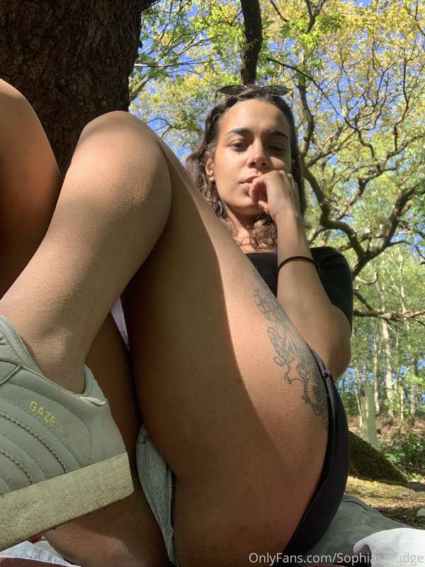 I had the most amazing orgasm in this wood 💦  Right before a..