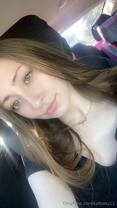 pretty blue eyes & long brown hair 🫶🏼✨🥰