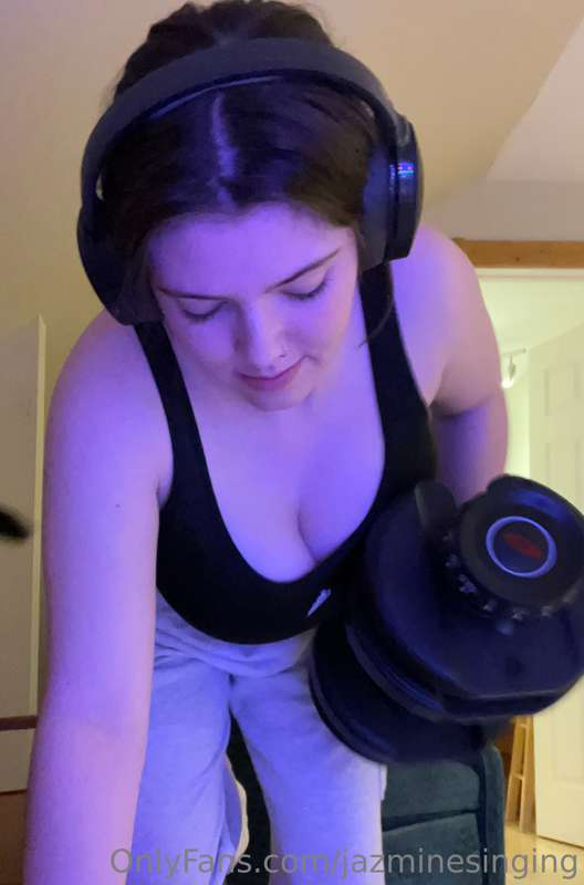 POV: you’re my workout buddy and it’s upper body day 💪 2