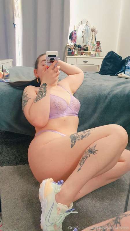 Would you fuck me in my Nikes?  🤪 🌸 1