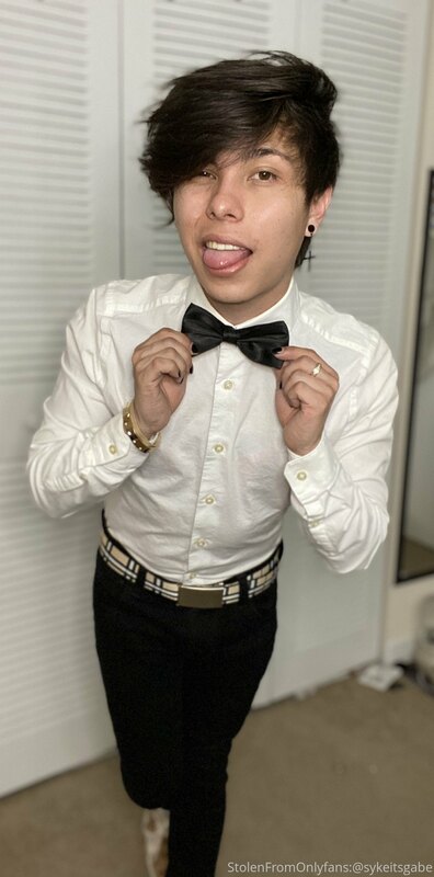 Soooo, anyone into guys in suits like I am ?? Here’s the pic.. 12