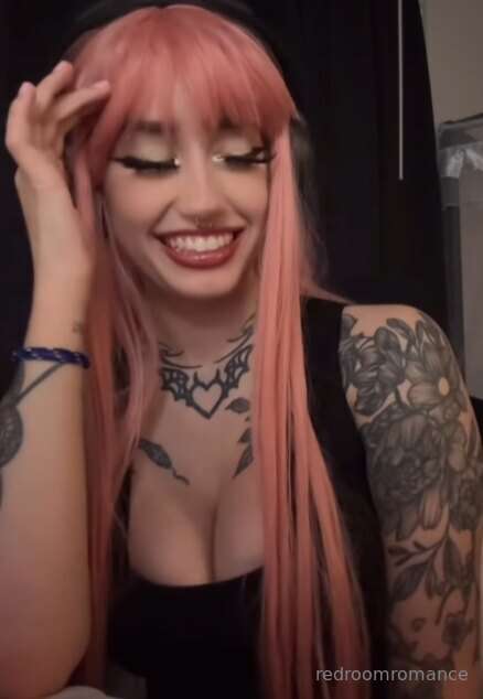 me when I get compliments🤭💗