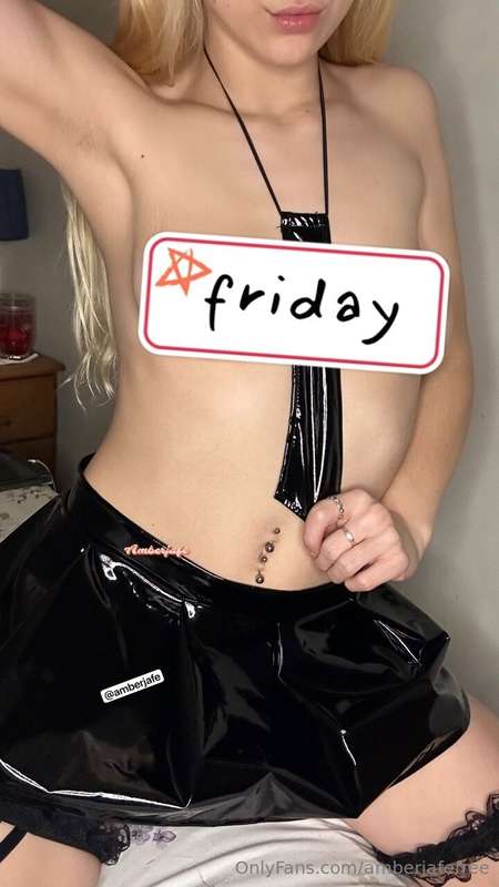 Fridays are my favourite day of the week! What’s yours baby?..