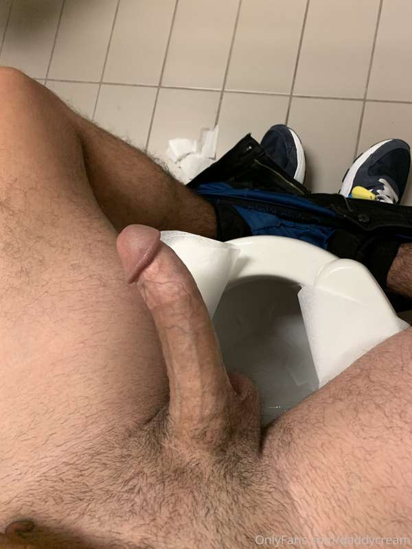 Dick on brick in the public bathroom 🤷🏽‍♂️