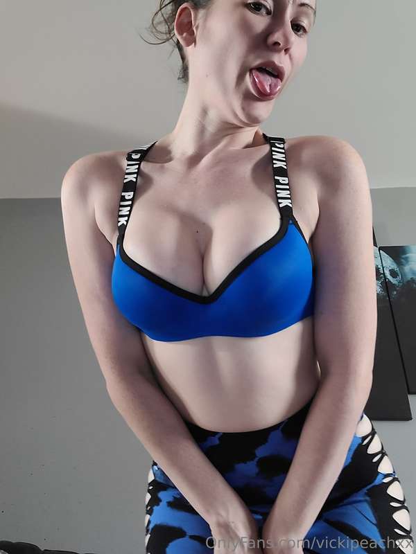 Who likes me in blue 💙