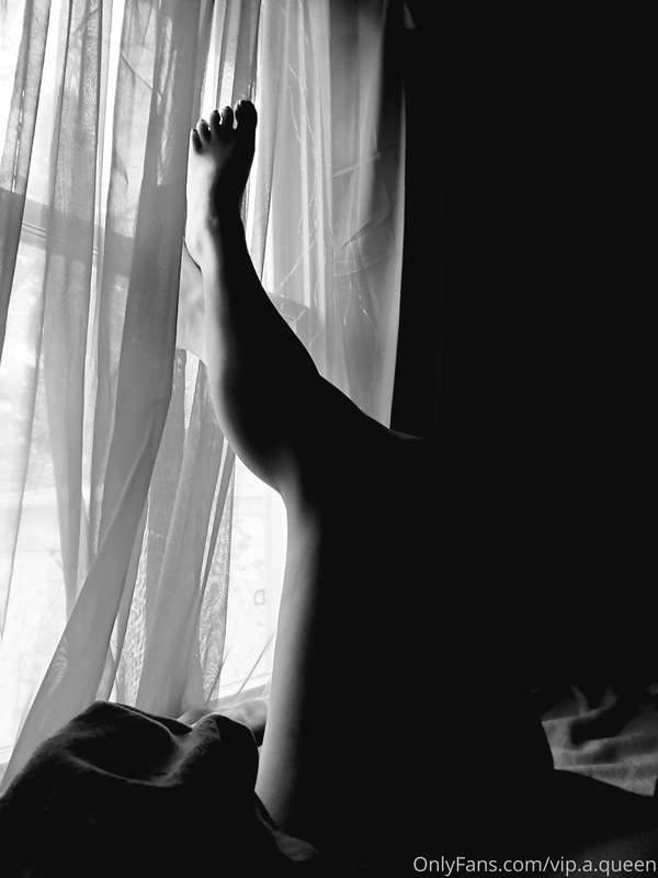 Goood morning 😘  Who's into legs? 🙈 let me know if you want ..