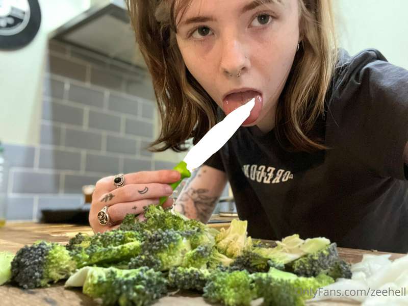 don't all good housewife's cook like this? 🍳 9