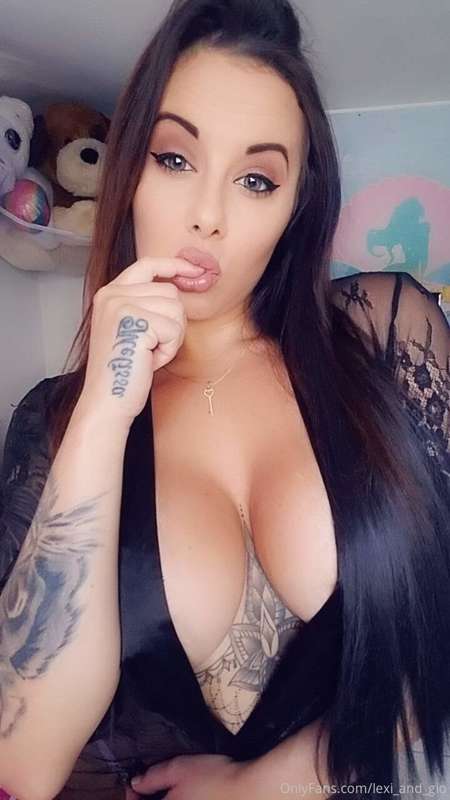 Good morning🖤👅