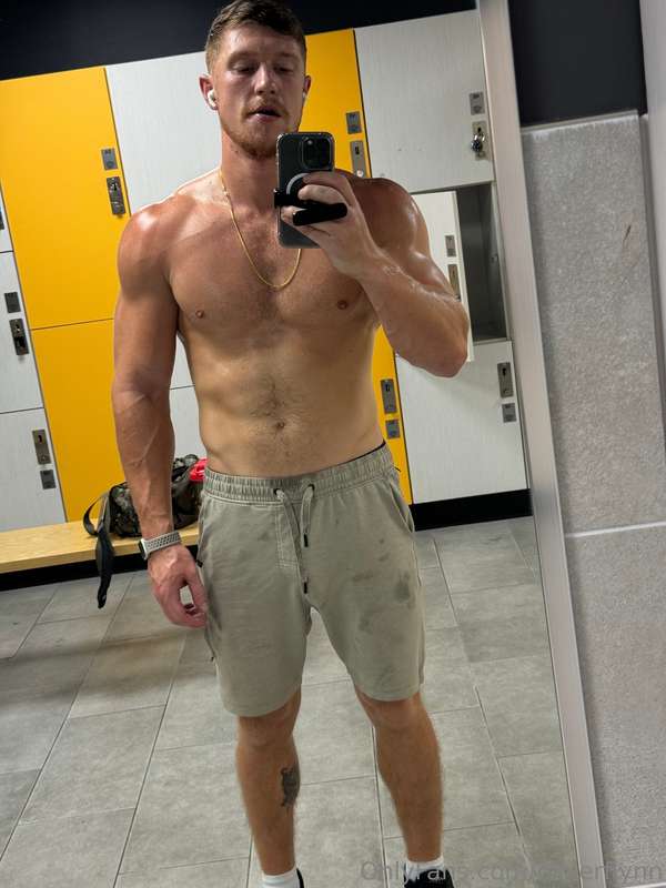Do you guys think my workout routine has paid off? 💪
