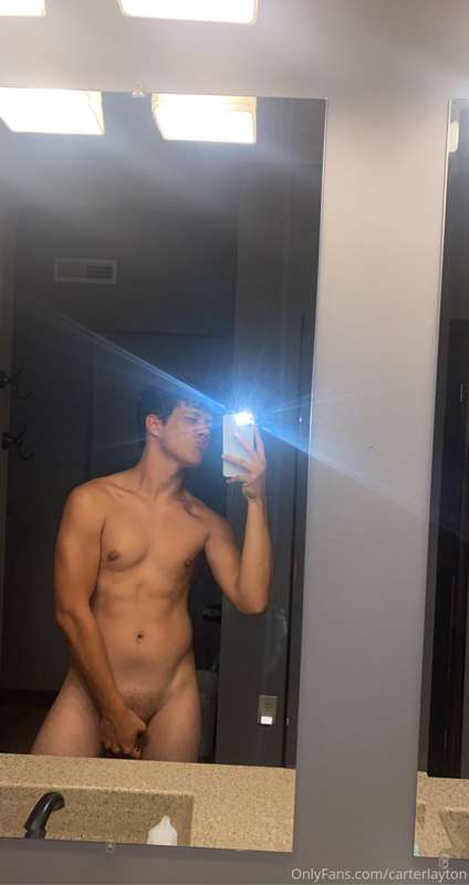🍑, expect cock pics later tonight too 1