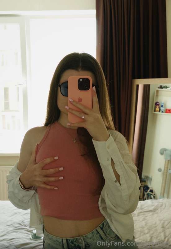 You should see how I can still pose… 😏Ти б бачив, як я можу .. 2