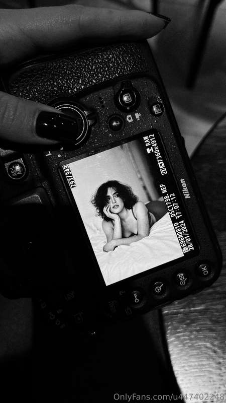 There is a whole story behind the scenes of the frame 🎥🖤