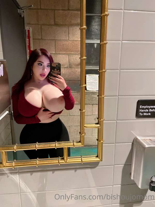 Taking nudes in the restroom at my favorite bar, no one has ..