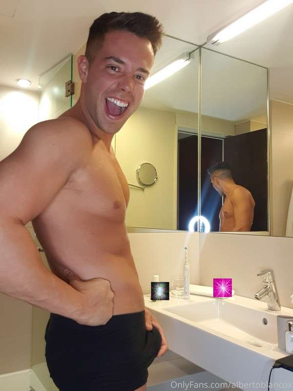 Muchos queréis verme en videos solo verdad?? 😜😜🙈🙈
MANY DO YO..