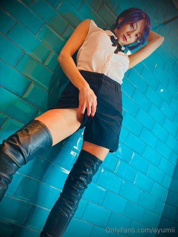 While you're down there....Fulfil Reze's needs😜