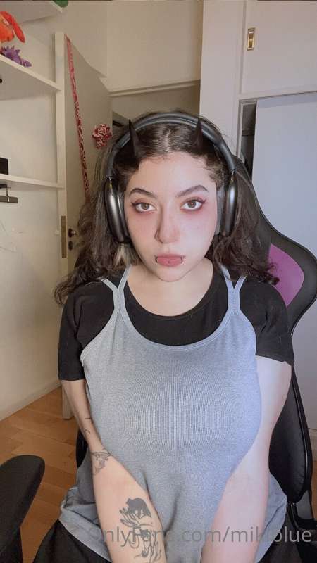 no time to get undress, just come fuck me UwU