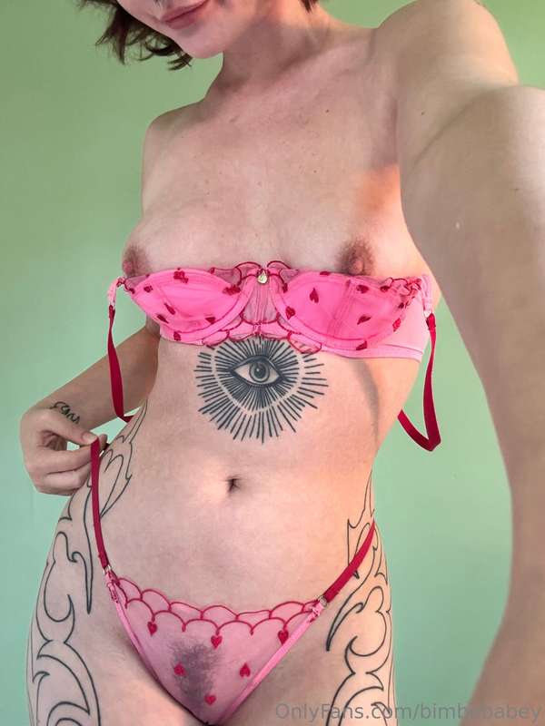 This might be the prettiest lingerie set ever 💞 3