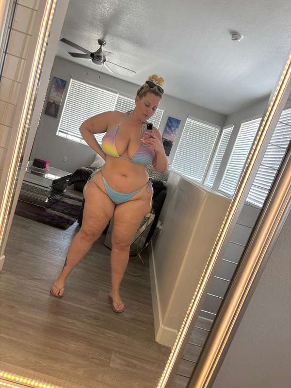 Such a great day to lay by the pool and work on these tan li.. 1