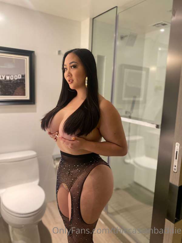 Outfit #3 from today’s shoot 😈 I’m sending out all of the vi.. 3