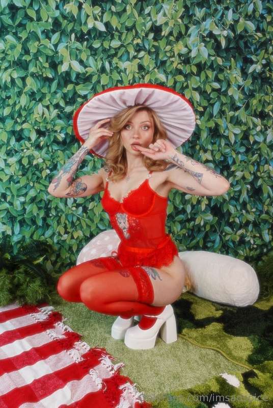 A lot of yall like me in the color red I hear🤭😘 7