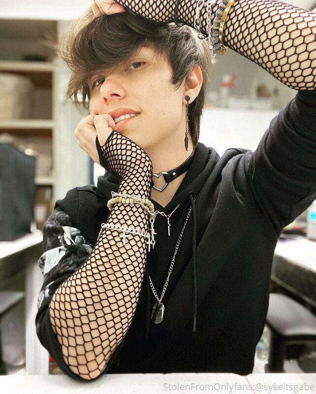 Just a quick SFW pic set since some of you don’t follow my i..