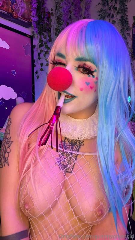 Do it honk? Maybe 😏 watch my cream pie and find out 😉💕 9