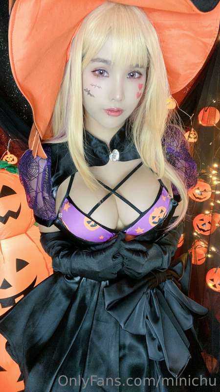Marin Kitagawa

Lick or Fuck 🎃 2