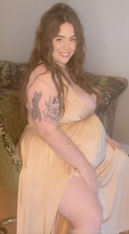 I felt SO hot and *H U G E* in this dress!!!!! I took so man.. 17