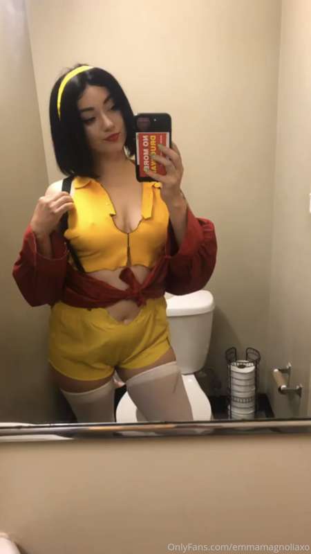 A cosplay i did a while back for last halloween! I’m faye fr..