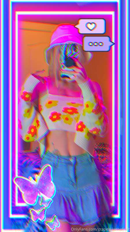 A cute lil edit I made, have a nice Sunday 💜🍇✌️ Main @grapes..