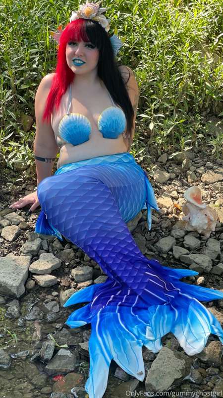 Just a mermaid looking for a sailor lover 🧜‍♀️💙 4
