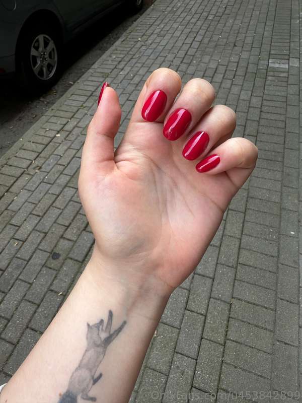 I bite my nails intensely, down to the point of 🩸 and pain. ..