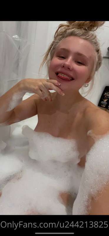 Bath timeeeeee :) tip me to see all the fun I had 😈