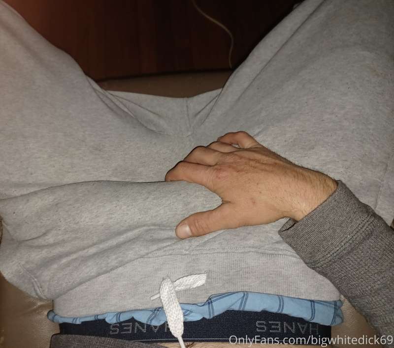 Do you like my grey sweatpants? 😉