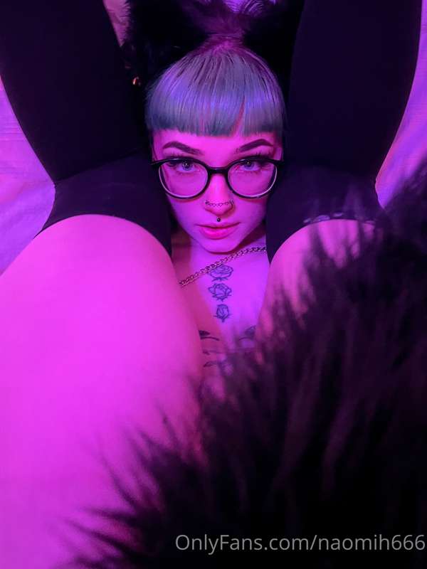 good kitties like being choked 😸 2