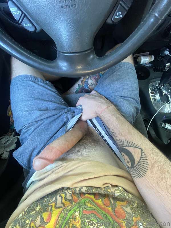 if i sit in parking lots too long i get bored, then horny😈 2