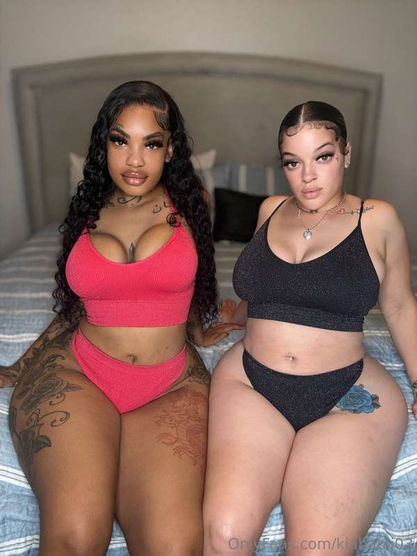 When you and your ex link up 🥴 