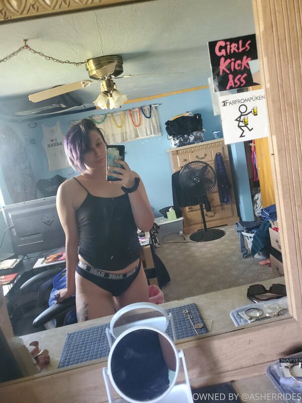 My old bedroom - tip for titties!!
or head over to my VIP pa..