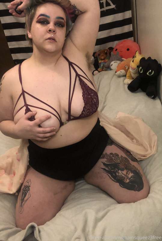 Slipping into something lacy just for you… 😍 Wanna see how t..