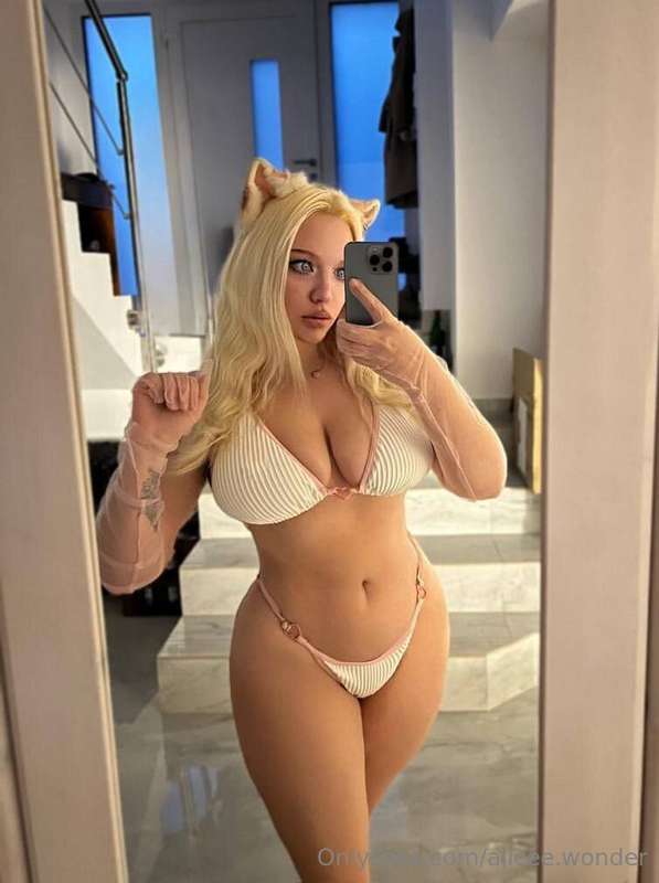 What do you think of my swimsuit? Rate it with your attentio..