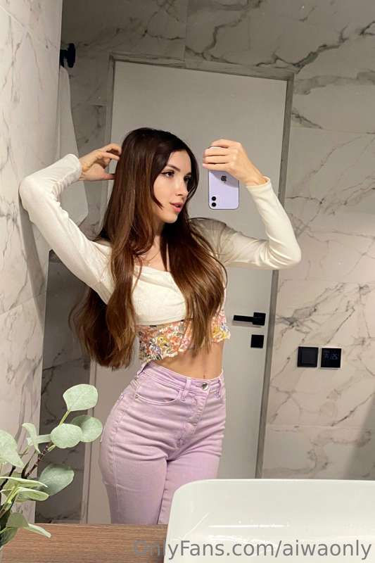 do you prefer frontal  or back view?😏