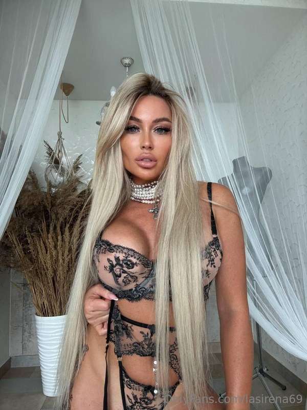 She loves satisfying her fans by making you cum loads for he..