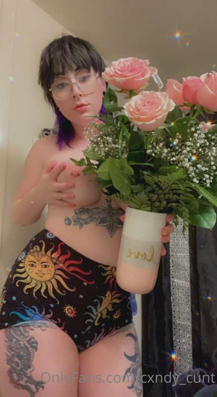 Roses are my favorite 💞 would you ever get me roses? 🥺 1