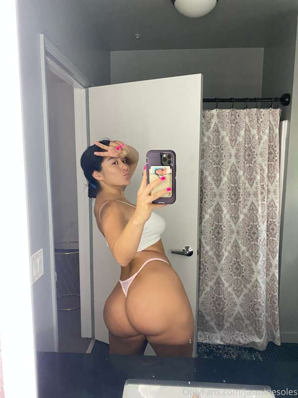 Morning selfies for yoouuuu 🍑 1