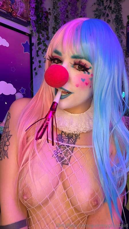 Do it honk? Maybe 😏 watch my cream pie and find out 😉💕 21