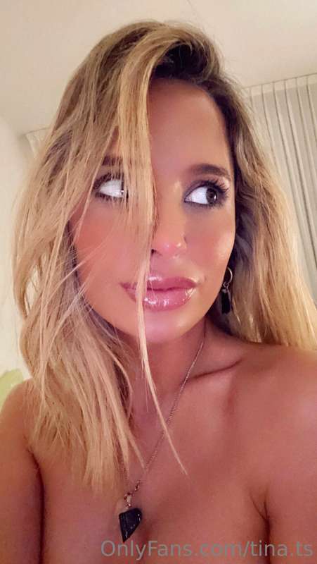 🍯 Feeling extra sassy today and I just can't resist flirting..